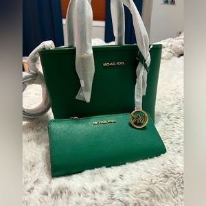 Jewel Green Michael Kors Jet Set Tote
